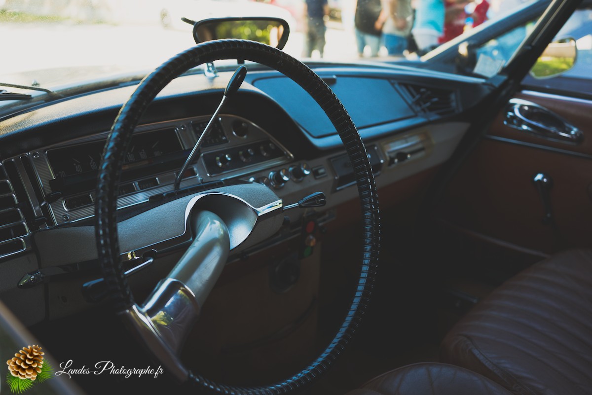 🚗 Car & Moto Addiction à Soustons : Le Charme Intemporel des Belles Anciennes